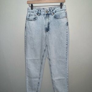 BDG Urban Outfitters | Light Wash Mom Jeans | (Size 28)